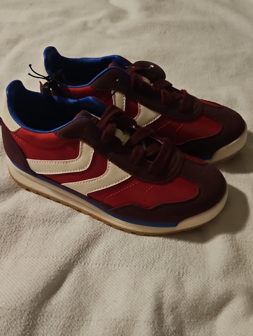 Boys Retro Running Sneakers in Burgundy and Red With Blue Accents